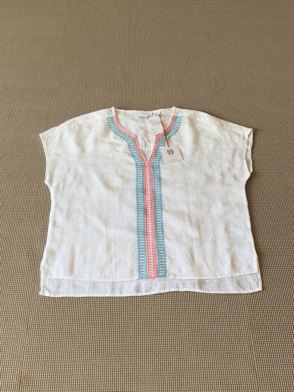 HOUSE OF HARLOW 1960 100%linen dolman short sleeve embroidered notched neck